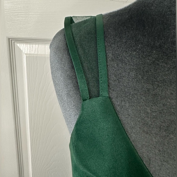 Blondie Nites Emerald Gown w/ Crystal Details size 1 NWT 
Aline Satin Never Worn - Picture 5 of 16